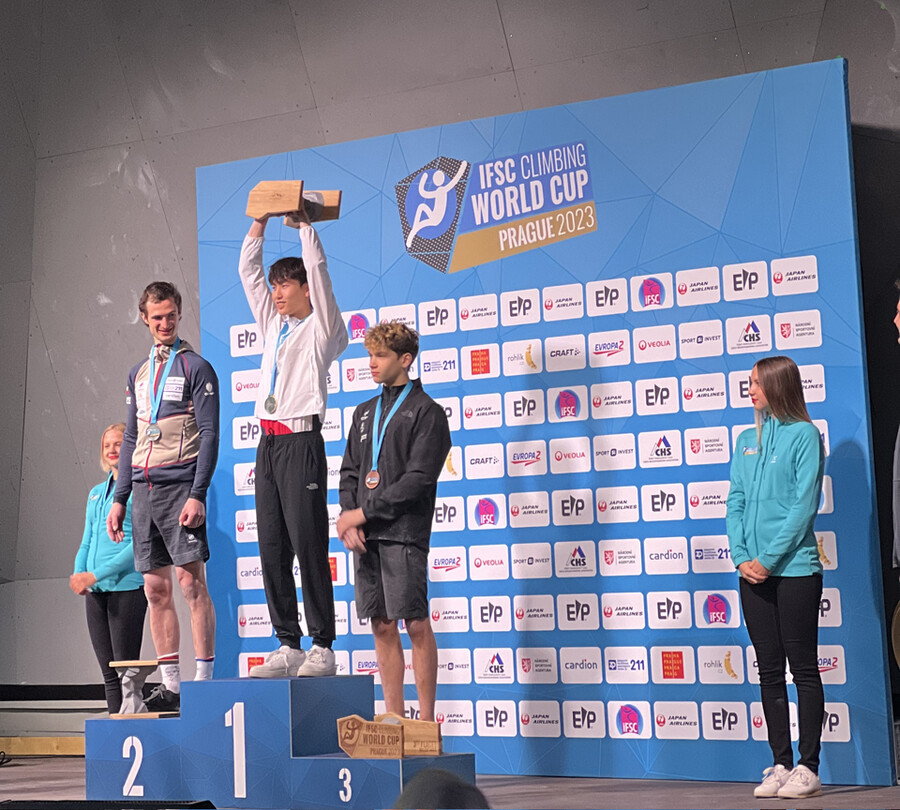 ▲ 2023 IFSC 스포츠클라이밍 4차 대회 남자 볼더링에서 우승한 이도현 ⓒ올댓스포츠