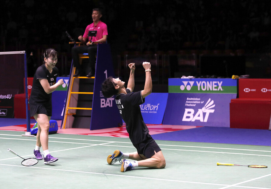 ▲ 2023 BWF 태국오픈 혼합 복식에서 우승을 확정한 뒤 환호하는 김원호(오른쪽)와 정나은 ⓒ연합뉴스/EPA