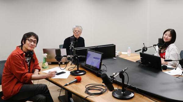 ▲ SBS 러브FM '최백호의 낭만시대'에 출연한 햇빛촌 이정한(왼쪽)과 케브(오른쪽). 제공|비크엔터테인먼트