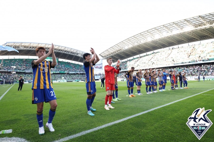 ▲ 지난 라운드 전북 현대와 경기에서 패배한 울산 현대. ⓒ한국프로축구연맹