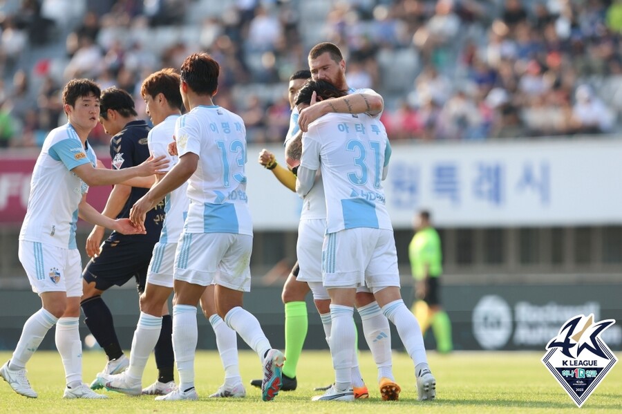 ▲ 마틴 아담의 동점골로 승부의 균형을 맞춘 울산. ⓒ한국프로축구연맹