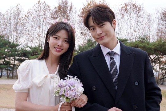 ▲ 결혼, 2세 임신을 발표한 엄현경(왼쪽), 차서원. 제공| MBC