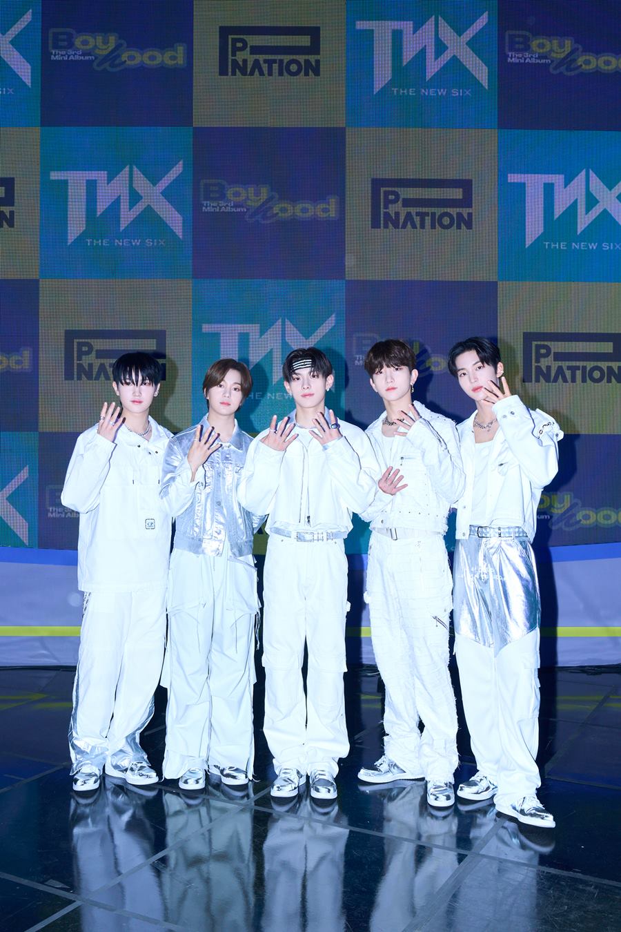더뉴식스 "천준혁 활동 불참 아쉬워…서로 큰 버팀목 될 것"
