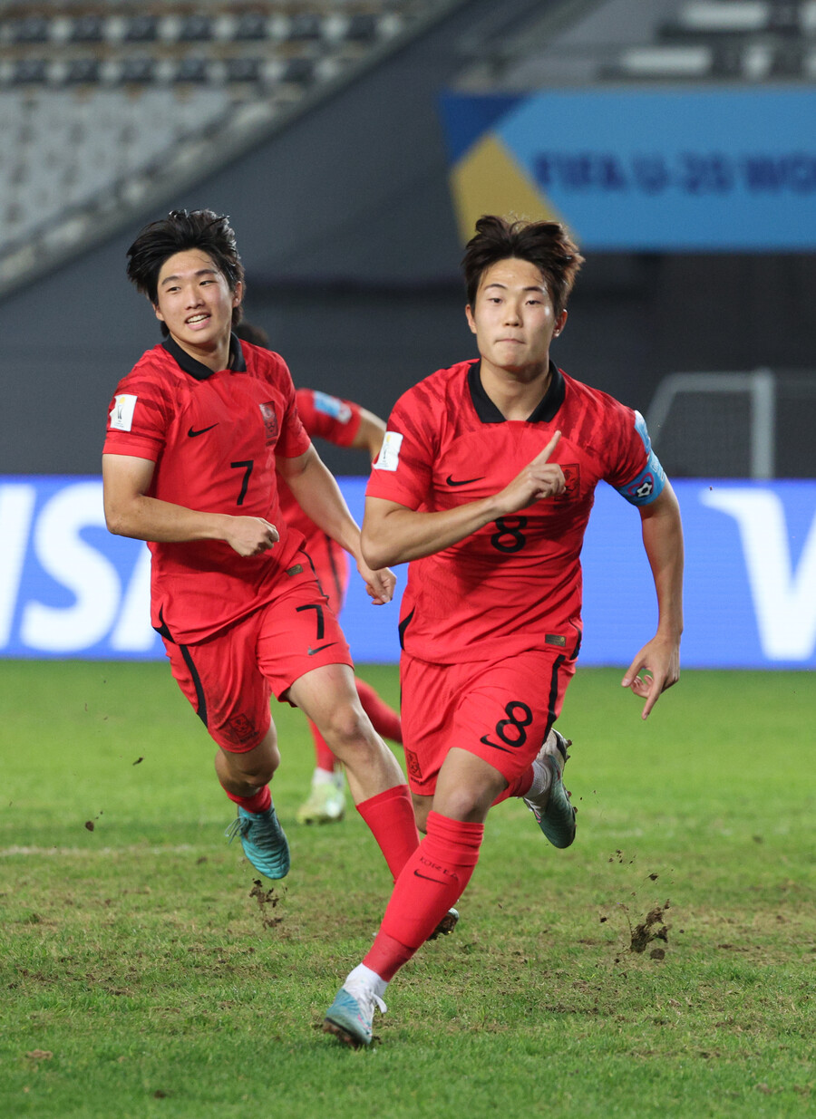 ▲ 8일(현지시간) 오후 아르헨티나 라플라타 스타디움에서 열린 2023 국제축구연맹(FIFA) 20세 이하(U-20) 월드컵 4강전 한국과 이탈리아의 전반전 경기에서 이승원이 동점골을 넣은 뒤 기뻐하고 있다.  ⓒ연합뉴스