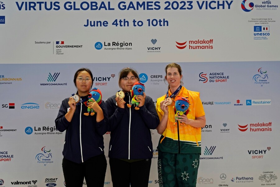 (왼쪽부터) 최성림과 이수연이 실내 조정 500m 1, 2위를 차지하며 시상대에 올랐다. ⓒ스페셜올림픽코리아 