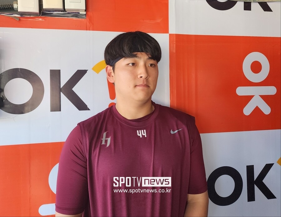 ▲ 인터뷰 중인 키움 포수 김동헌. ⓒ수원, 박정현 기자
