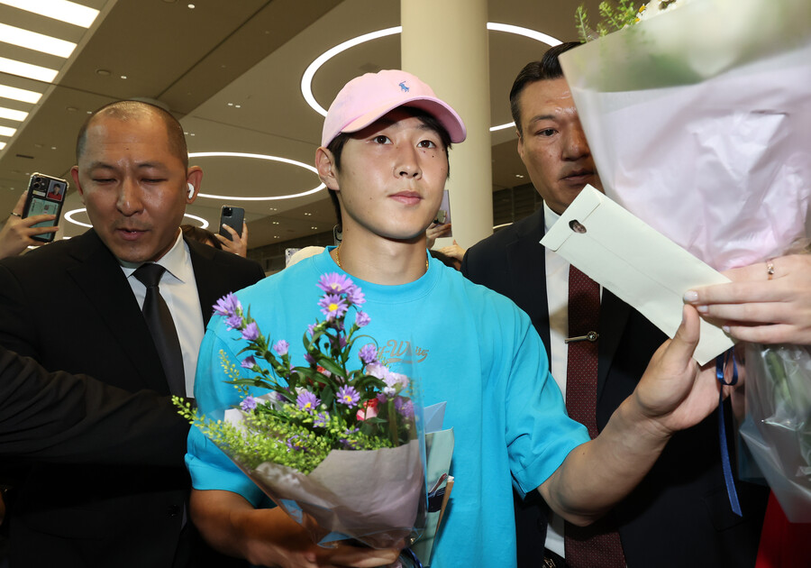 ▲ 축구 국가대표 이강인이 시즌을 마치고 6월 중 두 차례 예정된 평가전을 위해 7일 오후 인천국제공항 제1여객터미널을 통해 입국하며 밝은 표정을 짓고 있다 ⓒ연합뉴스