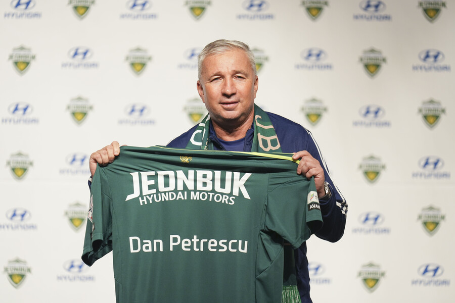 ▲ 전북 현대가 단 페트레스쿠 감독을 선임하고 14일 경기도 고양의 현대모터스튜디오 고양에서 기자회견을 열었다. ⓒ전북 현대