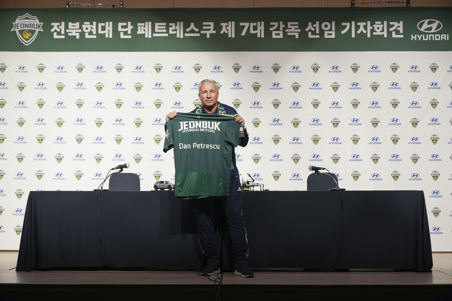 ▲ 루마니아 출신의 단 페트레스쿠 전북 현대 신임 감독. ⓒ전북 현대