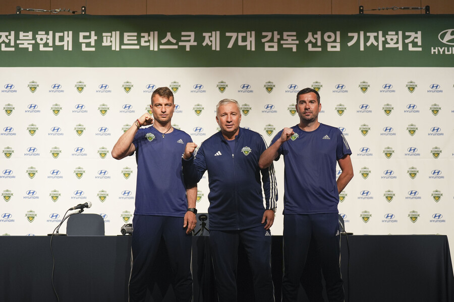 ▲ 박지성 전북 현대 기술 이사는 루마니아 국가대표 출신 단 페트레스쿠 선임 과정을 경험하며 스스로 성장했다고 밝혔다. ⓒ전북 현대