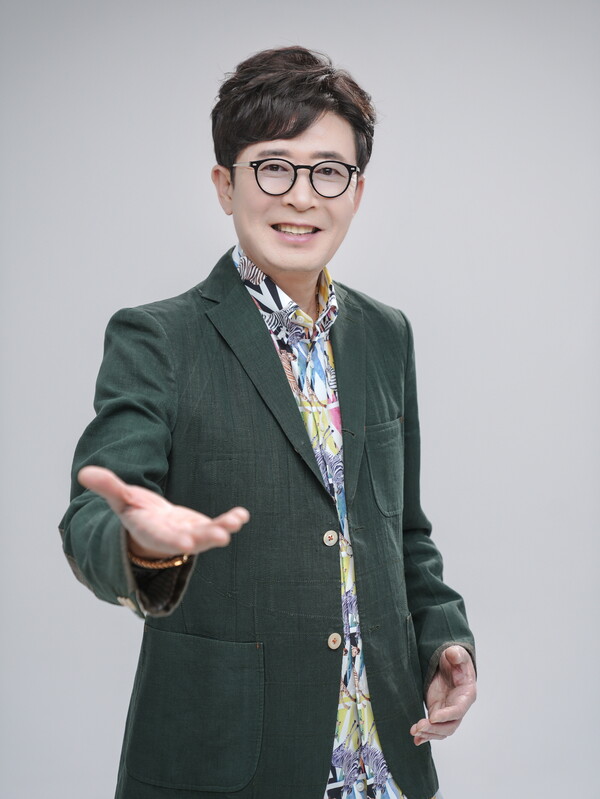 ▲ 신곡 '그런사랑 해봐요'와 '어찌 알겠소'를 발표한 이부영. 제공|이부영