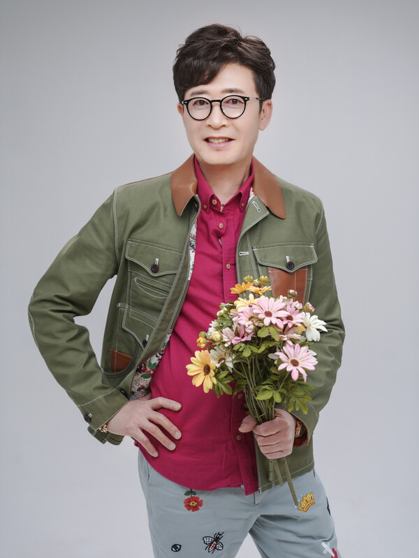 ▲ 신곡 '그런사랑 해봐요'와 '어찌 알겠소'를 발표한 이부영. 제공|이부영