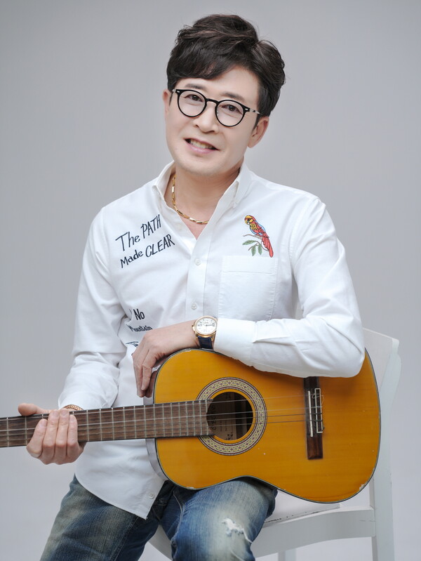 ▲ 신곡 '그런사랑 해봐요'와 '어찌 알겠소'를 발표한 이부영. 제공|이부영