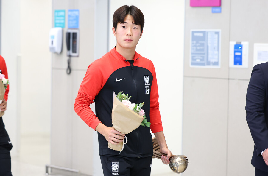 ▲아르헨티나에서 열린 2023 국제축구연맹(FIFA) 20세 이하(U-20) 월드컵에서 4위를 기록한 대한민국 대표팀 주장 이승원이 14일 오후 인천공항 제2여객터미널에 마련된 행사장에서 미소짓고 있다. ⓒ연합뉴스