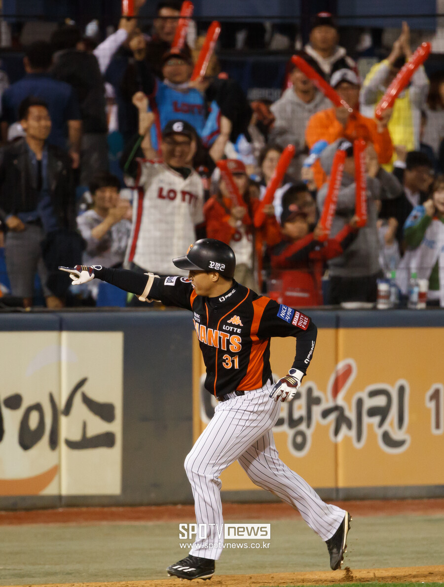 ▲ 롯데 자이언츠 시절부터 KBO 대표 교타자로 활약하며 2300안타 대기록의 발판을 마련한 손아섭 ⓒ 스포티비뉴스DB
