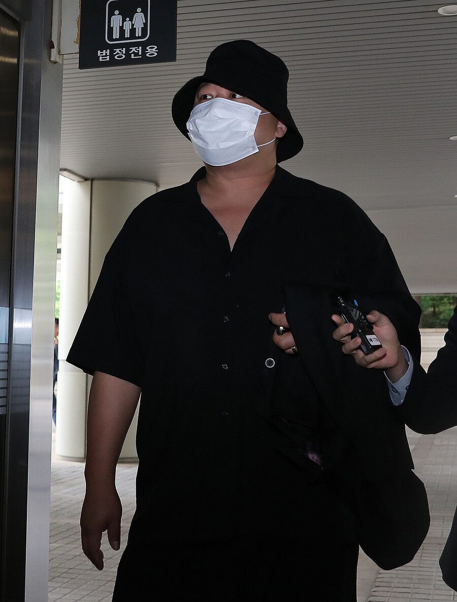 ▲ 항소심 선고공판에 출석하는 돈스파이크.   ⓒ연합뉴스