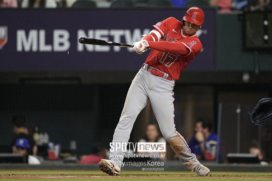 [LAA 게임노트] 오타니, '186㎞' 21호포 폭발+11G 연속 안타…선발 내려간 뒤 와르르 붕괴, 에인절스 3연승 마감