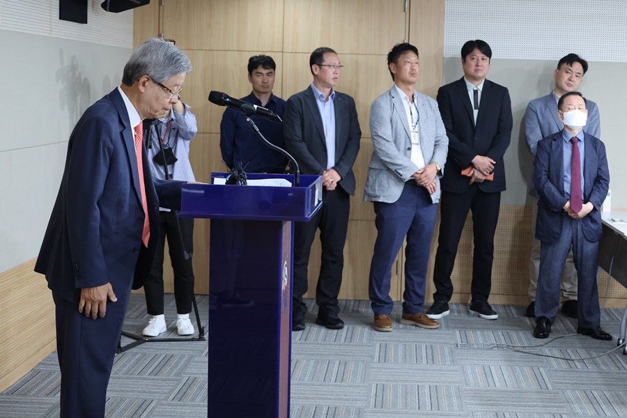 ▲ KBL 김희옥 총재가 고양 데이원의 프로농구단 제명을 공식 발표하고 있다 ⓒ 연합뉴스