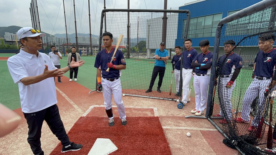 김용달 KBO 재능기부위원, '중국 전국대회 우승팀' 장쑤성 강소거마야구단에 재능기부활동 실시