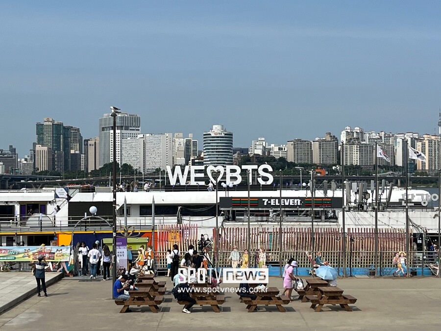 여의도는 지금 보랏빛...떼창까지 터져나온 'BTS 페스타'