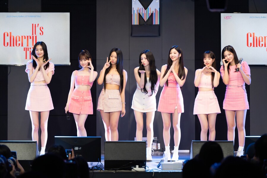 체리블렛, 데뷔 후 첫 팬미팅 "앞으로도 선물 같은 순간 채워나갈 것"