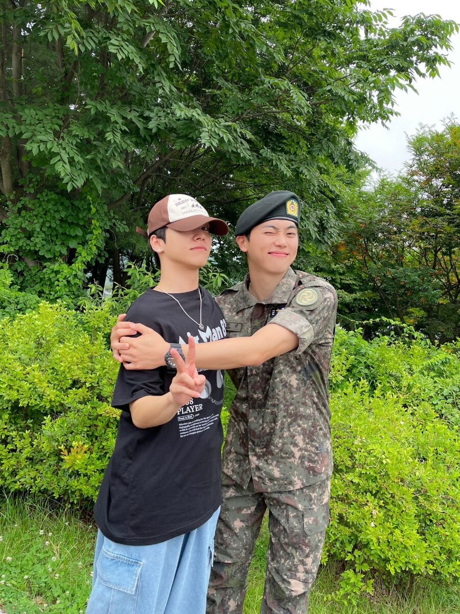 ▲ 온앤오프 유(왼쪽), 전역한 MK. 출처| 온앤오프 공식 인스타그램