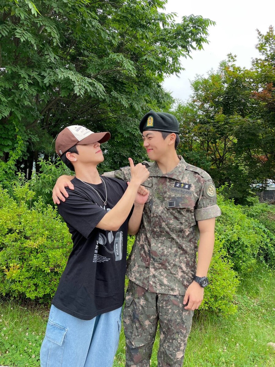 ▲ 온앤오프 유(왼쪽), 전역한 MK. 출처| 온앤오프 공식 인스타그램