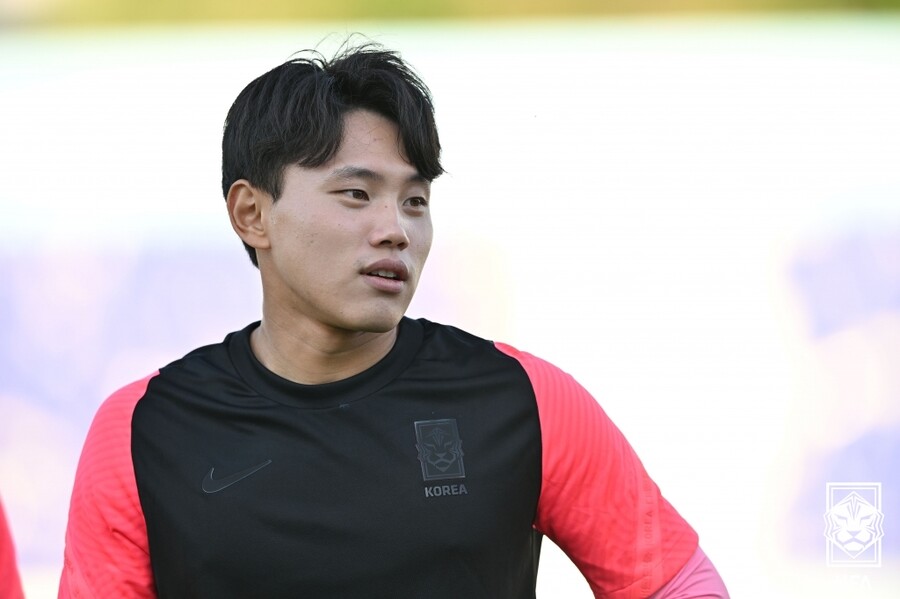 ▲ 한국 U-24 축구대표팀 공격수 조영욱이 중국전에서 어깨를 다쳐 교체됐다  ⓒ대한축구협회