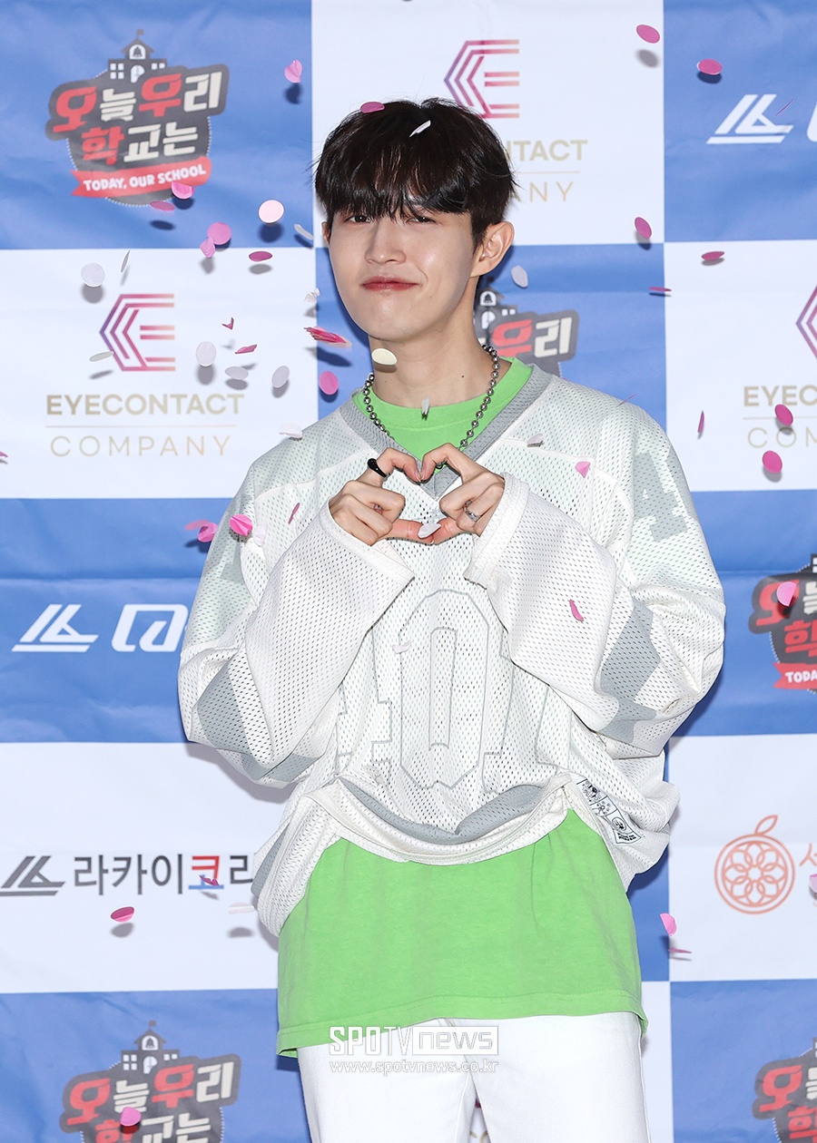 [포토S] 김재환, '샤랄라 꽃가루 맞으며~'