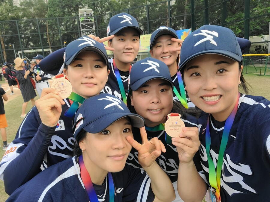 [스포타임] 불모지에 뿌리는 씨앗, 그리고 메달이라는 결실…"여자야구, 세계적으로 더 알리고 싶다"