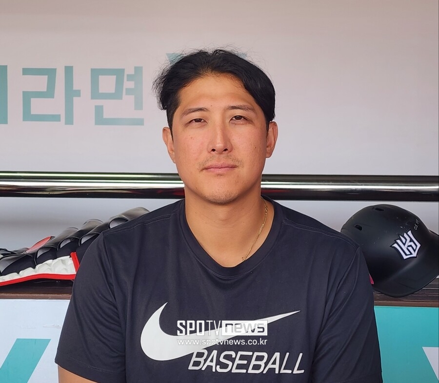 ▲ 인터뷰 중인 kt 위즈 내야수 황재균. ⓒ수원, 박정현 기자