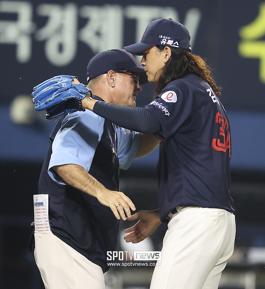 ▲ 서튼 감독 김원중 ⓒ곽혜미 기자