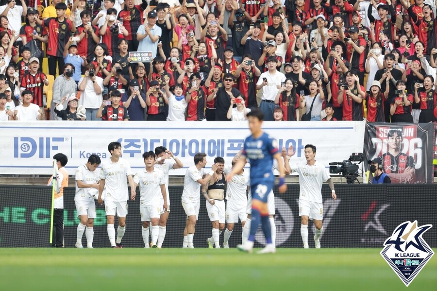 ▲ 끝내 득점을 기록하지 못한 수원이 서울에 0-1로 졌다. ⓒ한국프로축구연맹