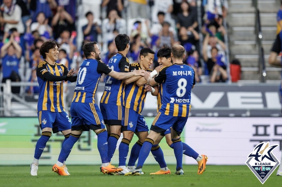▲ 김태환 선제골 환호하는 울산 ⓒ한국프로축구연맹