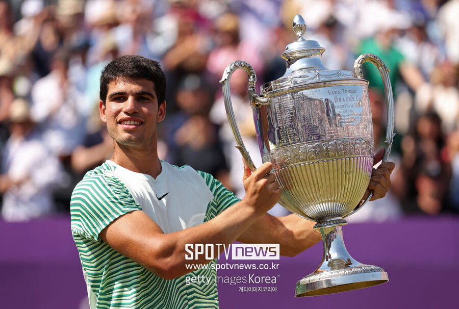 ▲ 2023 ATP 투어 신치 퀸즈클럽 챔피언십에서 우승한 카를로스 알카라스