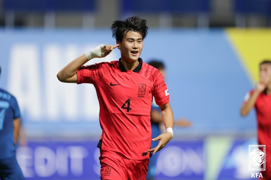 ▲ 선제골을 넣고 기뻐하는 강민우. ⓒ대한축구협회