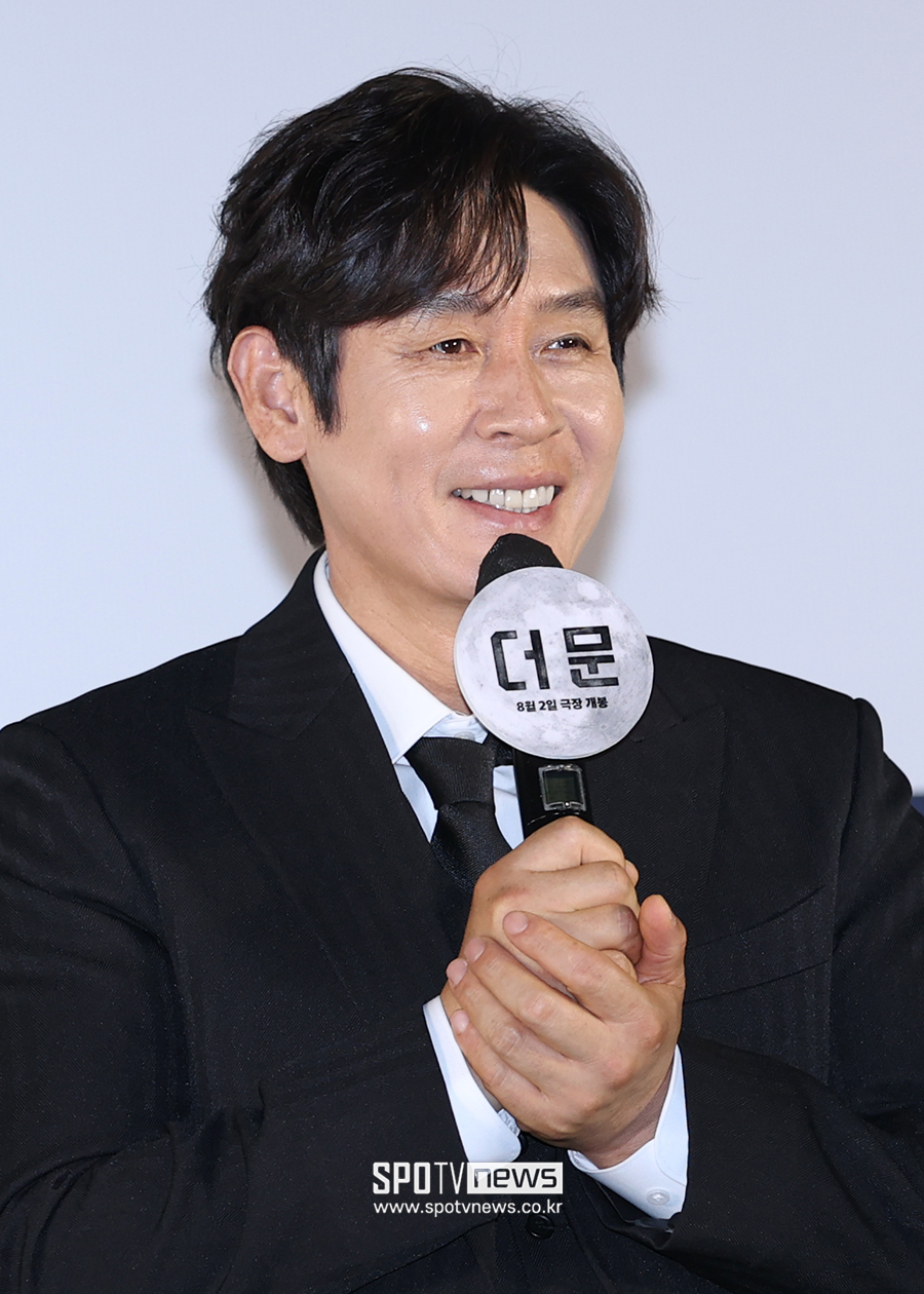 '더 문' 김용화 감독 "설경구와 17년 전 인연, 데뷔 초에 '같이 작품하자'고 인사"