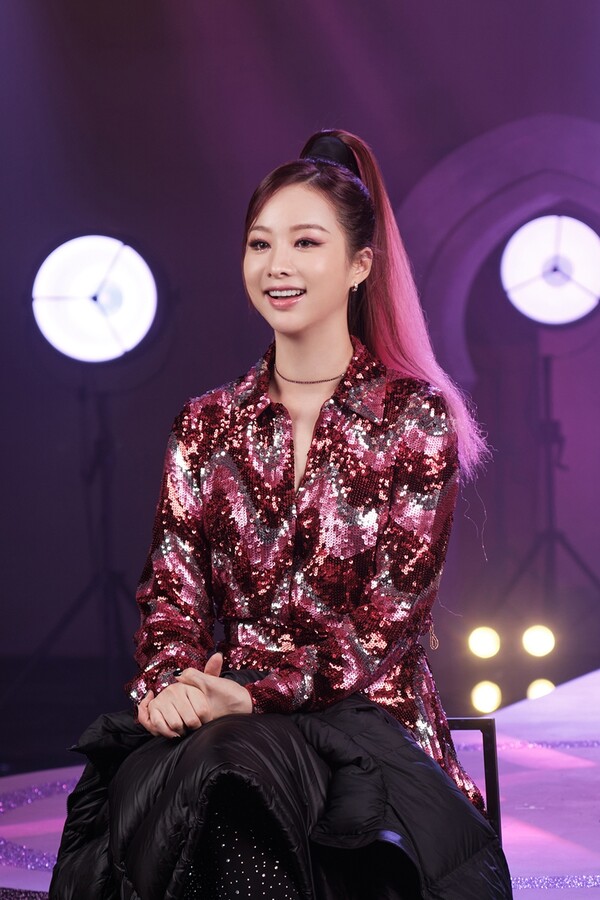 솔지, 뮤지컬 데뷔작 '식스 더 뮤지컬'로 호평…"가창력‧연기‧댄스 3박자 완벽"