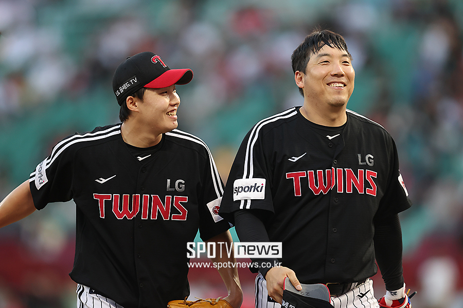 ▲ 임찬규 김현수 ⓒ곽혜미 기자