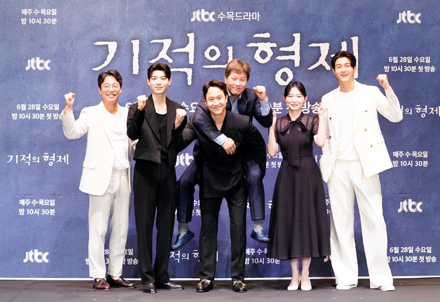 "완벽한 대본, 보석같은 연기"…'기적의 형제' 정우X배현성이 보여줄 기적의 호흡[종합]