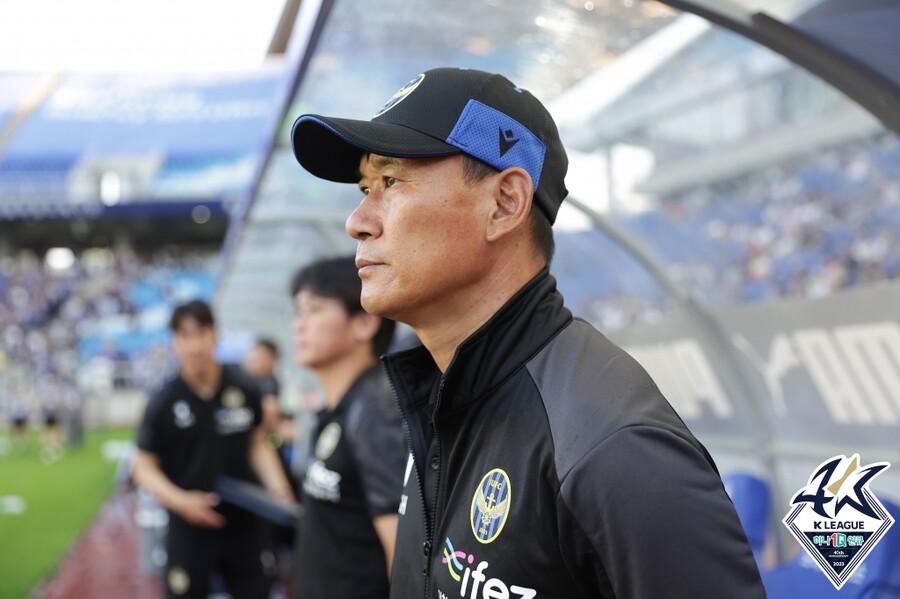 ▲ 28일 인천축구전용경기장에서 열리는 FA컵 8강에서 인천유나이티드 조성환 감독이 승리를 강조했다 ⓒ한국프로축구연맹