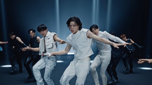 ▲ '무브' 아이튠즈 20개 지역 1위로 성공적인 시작을 알린 트레저 T5. 제공|YG엔터테인먼트
