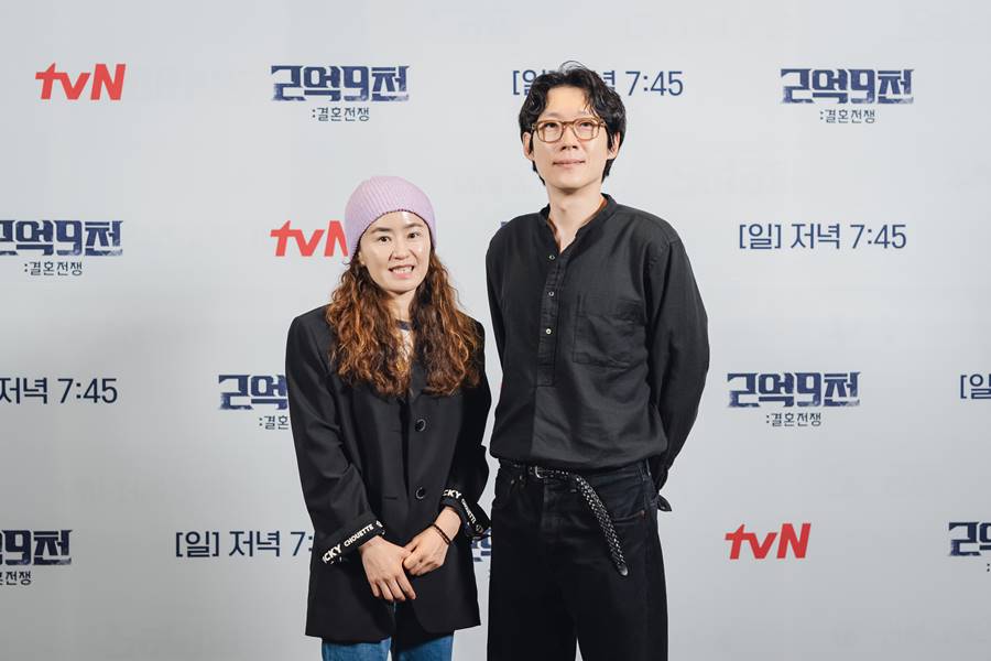 ▲ 강숙경 작가(왼쪽), 이원웅 PD. 제공| tvN
