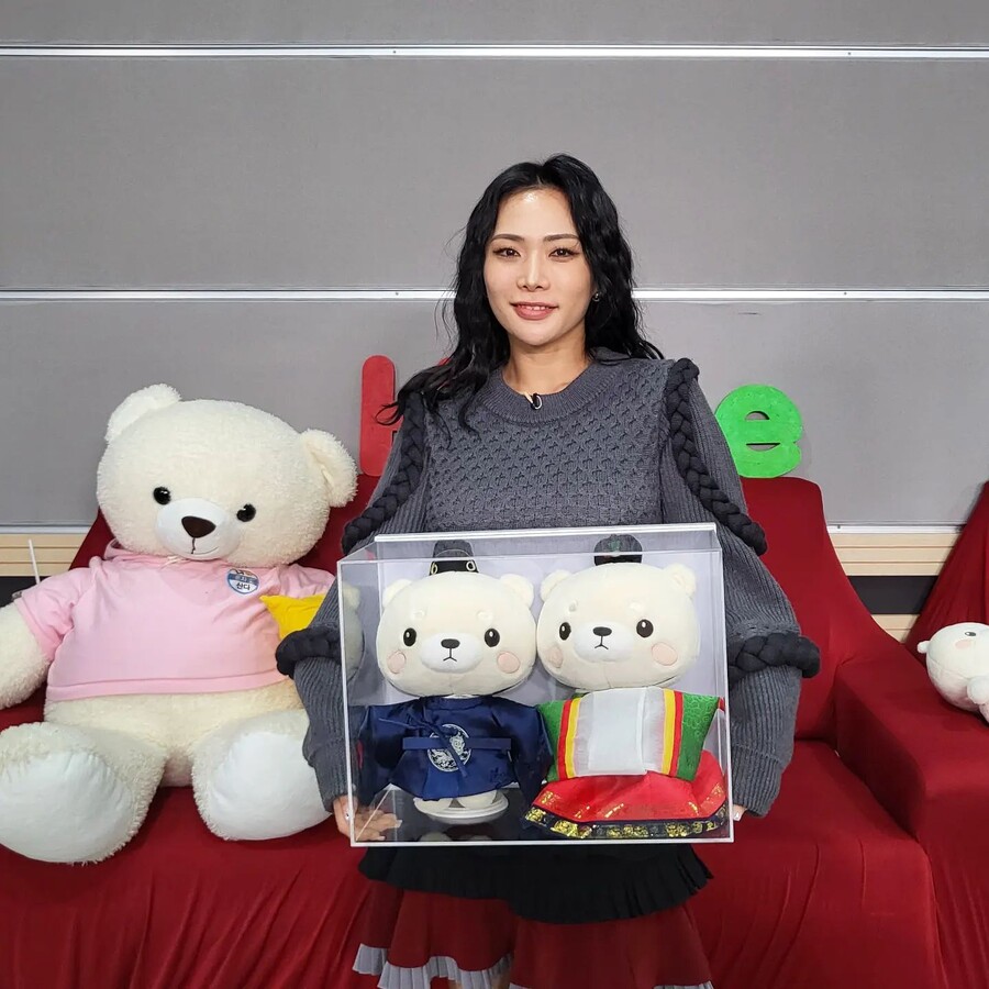 ▲ 지난해 10월 '나 혼자 산다' 1호 졸업생이 된 허니제이. 출처|'나 혼자 산다' 인스타그램