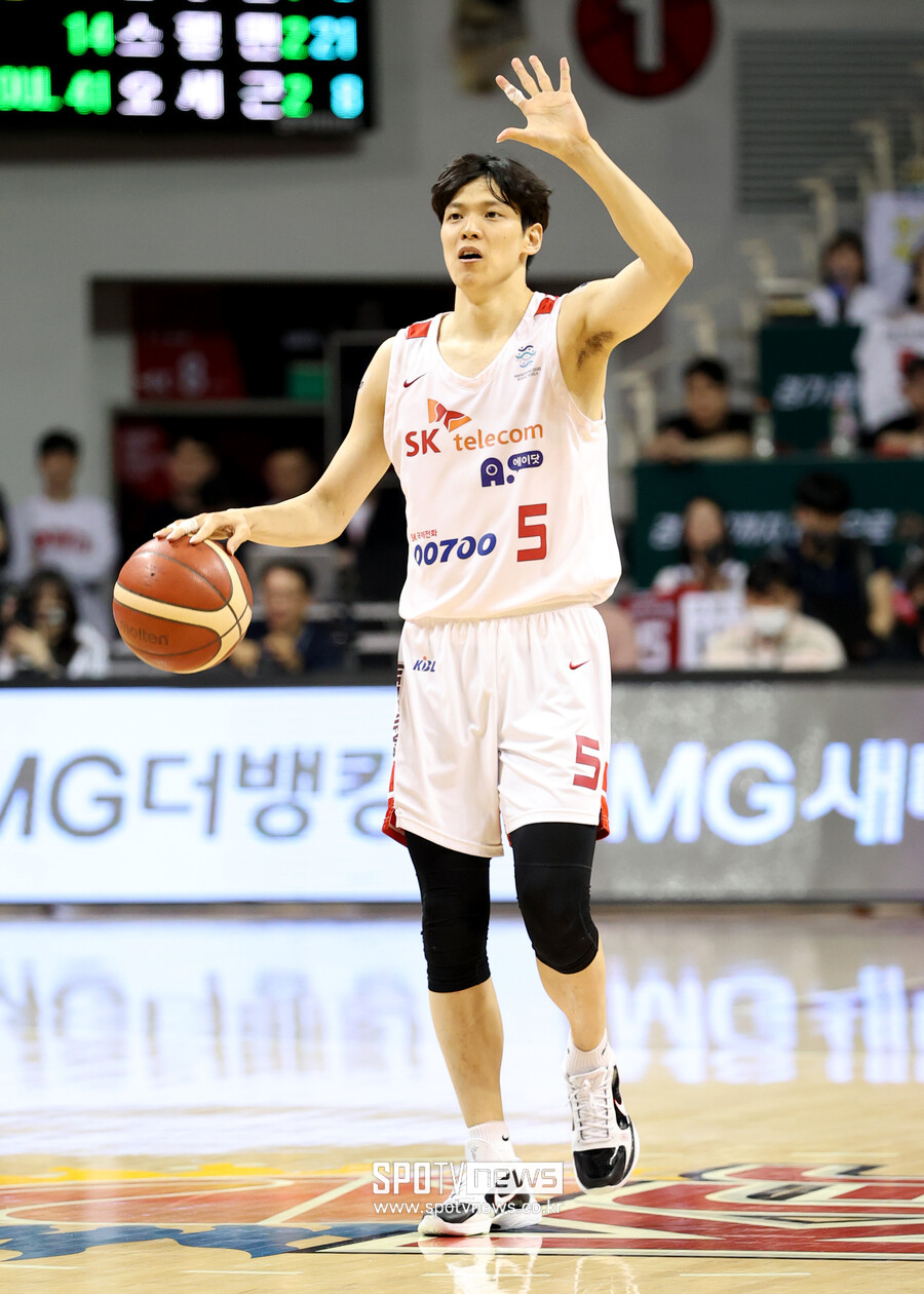 KBL, 2023-2024시즌 선수 등록 마감…'8억' 김선형, 2년 연속 보수 1위