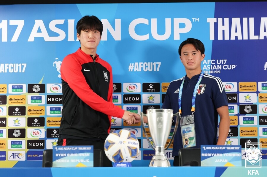 ▲ 1일 태국 방콕 빠툼타니 스타디움에서 한국과 일본의 2023 AFC U-17 아시안컵 결승전 기자회견이 열렸다. 한국은 변성환 감독과 임현섭이 참석했다 ⓒ 대한축구협회