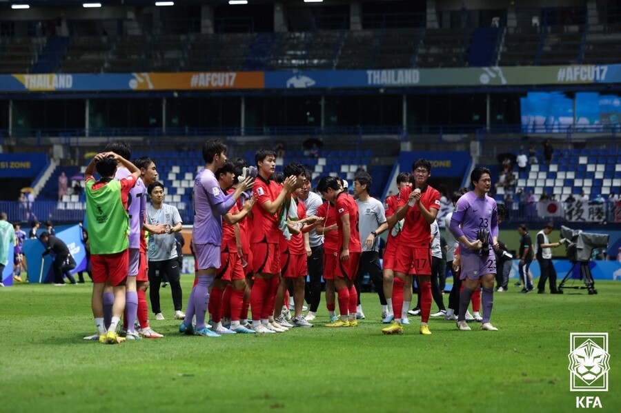 한국 울린 '일본 편파 판정', 변성환호 억울한 패배…한일전 5연속 0-3 악몽 지속