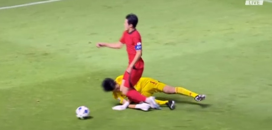 이상한 퇴장과 PK 오심, 의도적 편집…AFC, 한일전 하이라이트 판정 논란 삭제