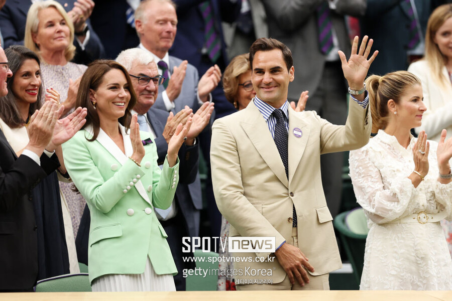 ▲ 앤디 머리 VS 라이언 페니스톤의 경기를 지켜본 로저 페더러(가운데)와 케이트 미들턴 영국 왕세자빈(왼쪽) 그리고 페더러의 아내인 미르카