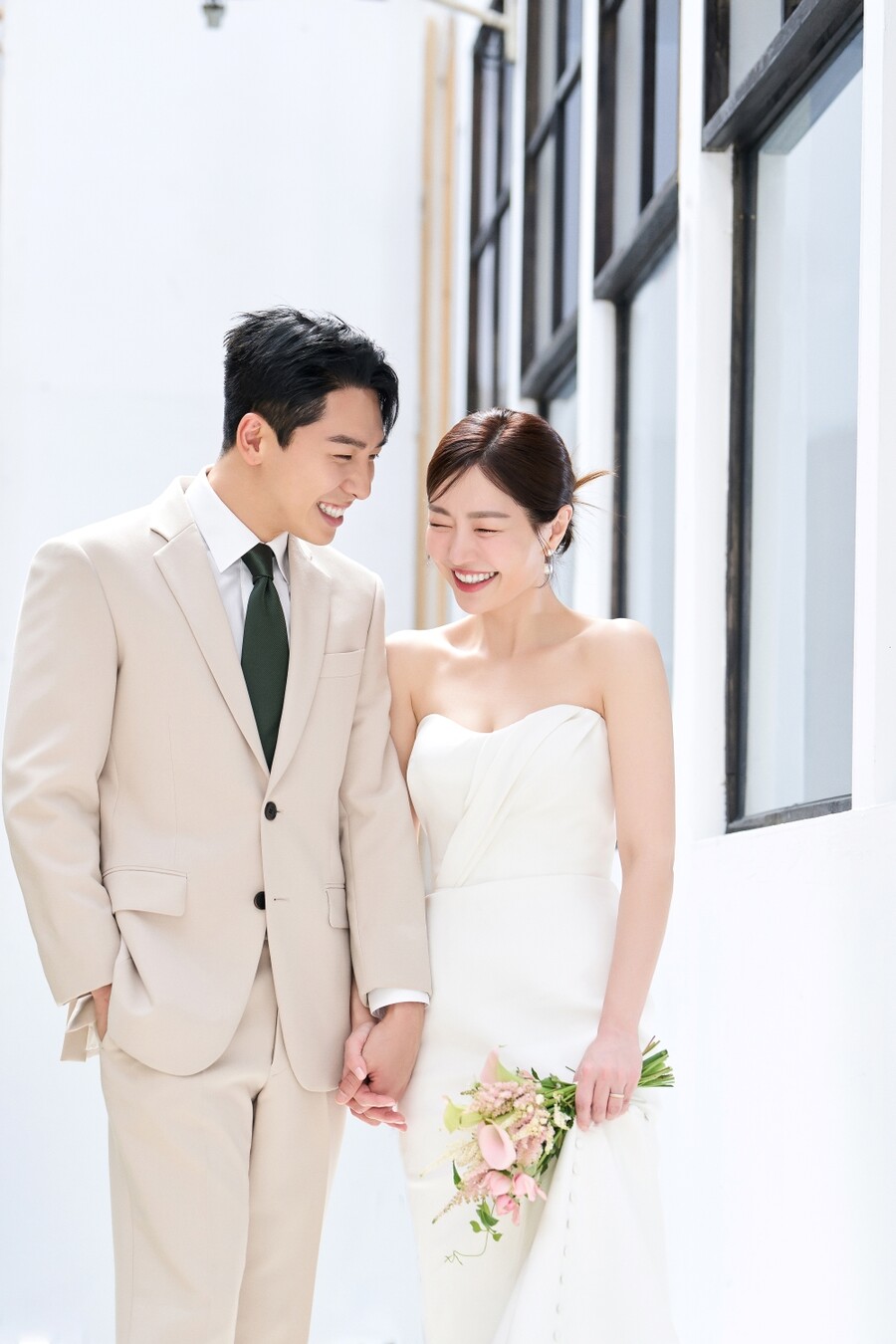 ▲ 레이디제인, 임현태 웨딩사진. 제공| A2Z엔터테인먼트, 다홍엔터테인먼트